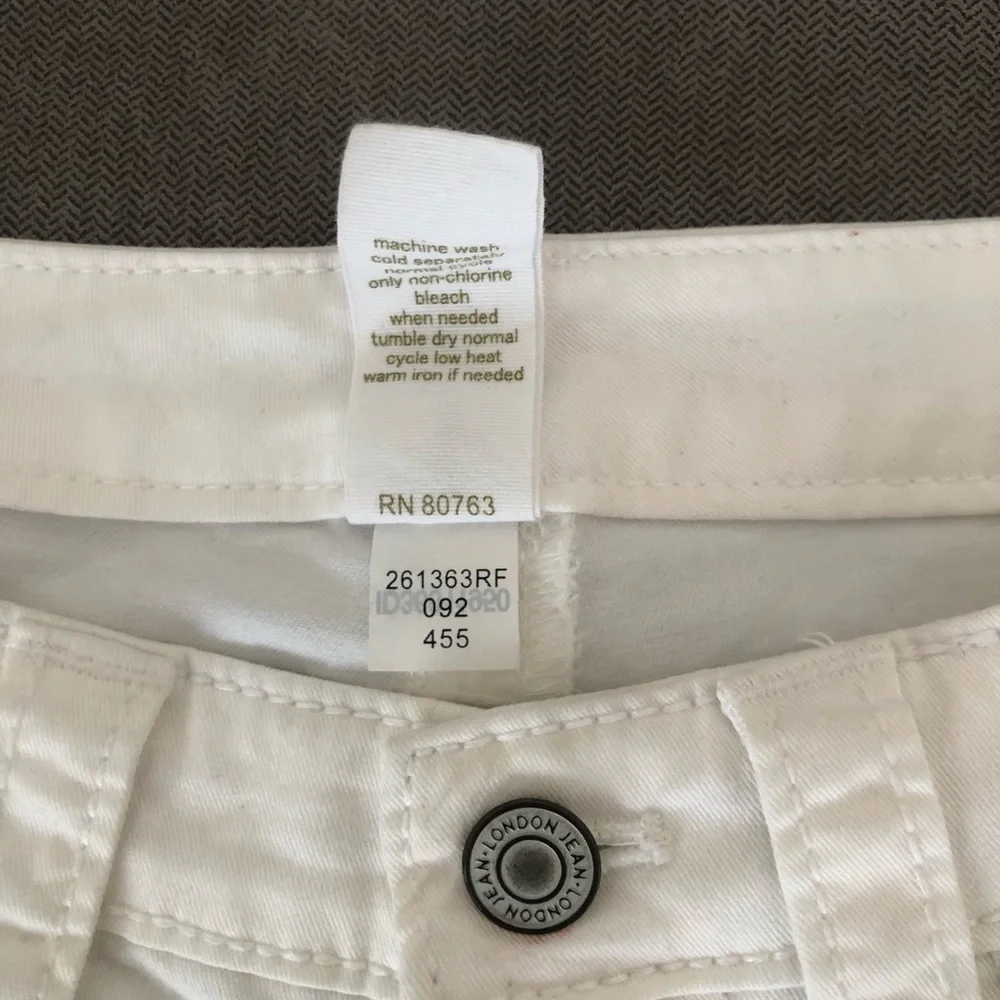 London Jean white jeans. Boot cut. Preowned. - Picture 6 of 16